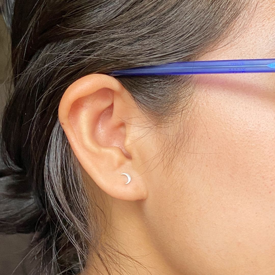 Silver Crescent Moon Earring (single earring) - Mazi New York Jewelry